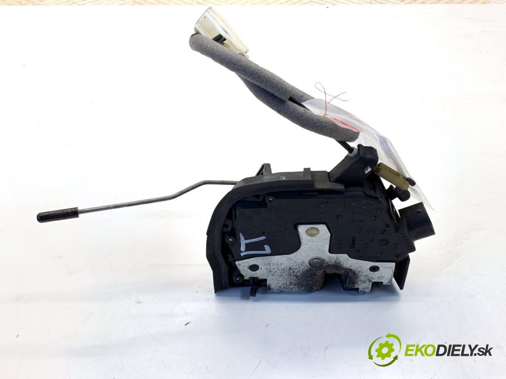 BMW E53 SUV 2001 170 kW 3.0 i 2979 zámok Dvere ľavy zad 8402601