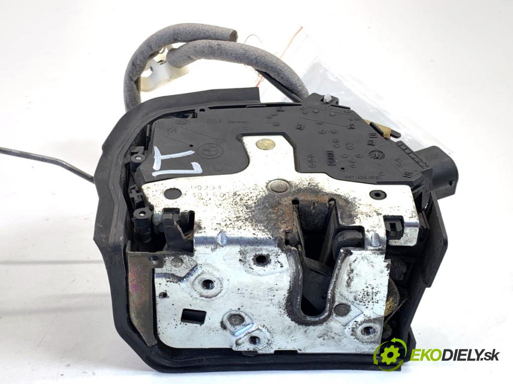 BMW E53 SUV 2001 170 kW 3.0 i 2979 zámok Dvere ľavy zad 8402601