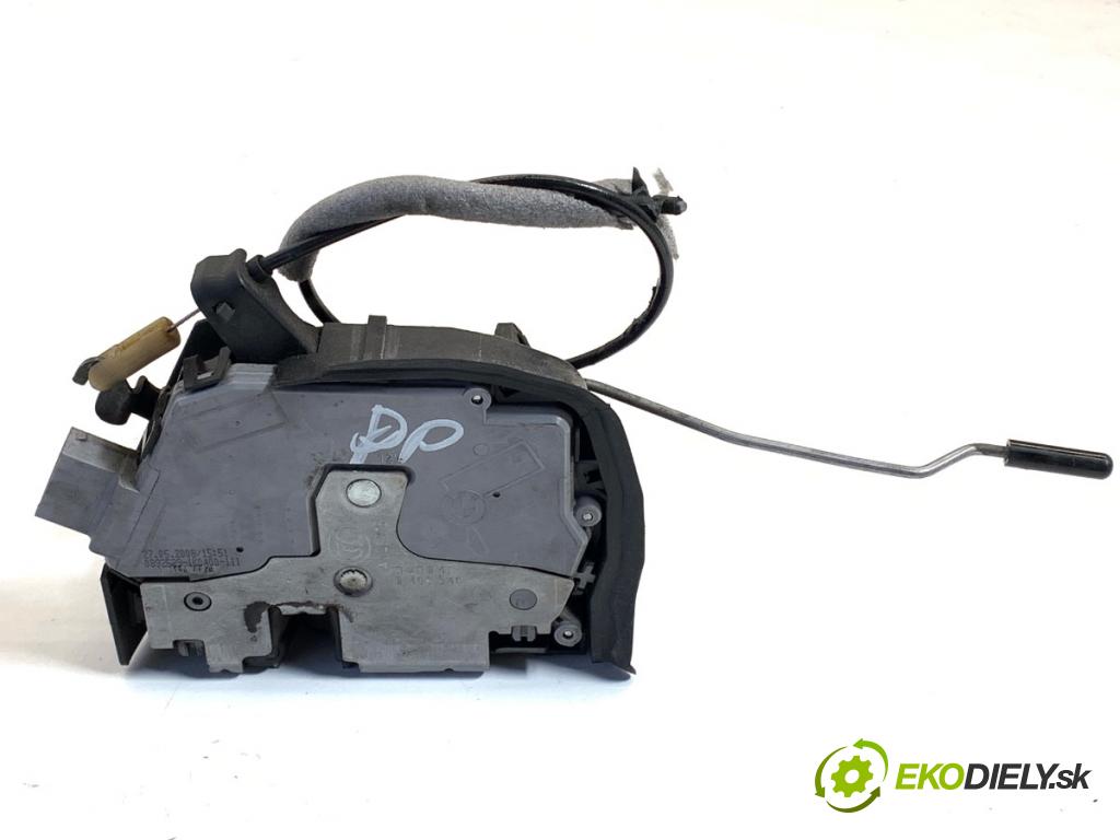 BMW E53 SUV 2001 170 kW 3.0 i 2979 zámok dveře pravý přední část