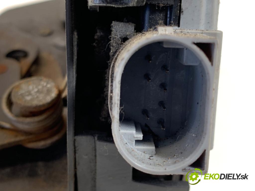 BMW E53 SUV 2001 170 kW 3.0 i 2979 zámok dveře pravý přední část