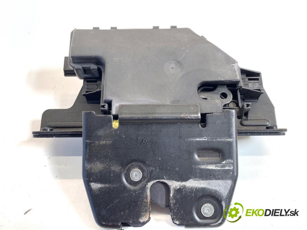 BMW E53 SUV 2001 170 kW 3.0 i 2979 zámok dveří zadní část 8408492