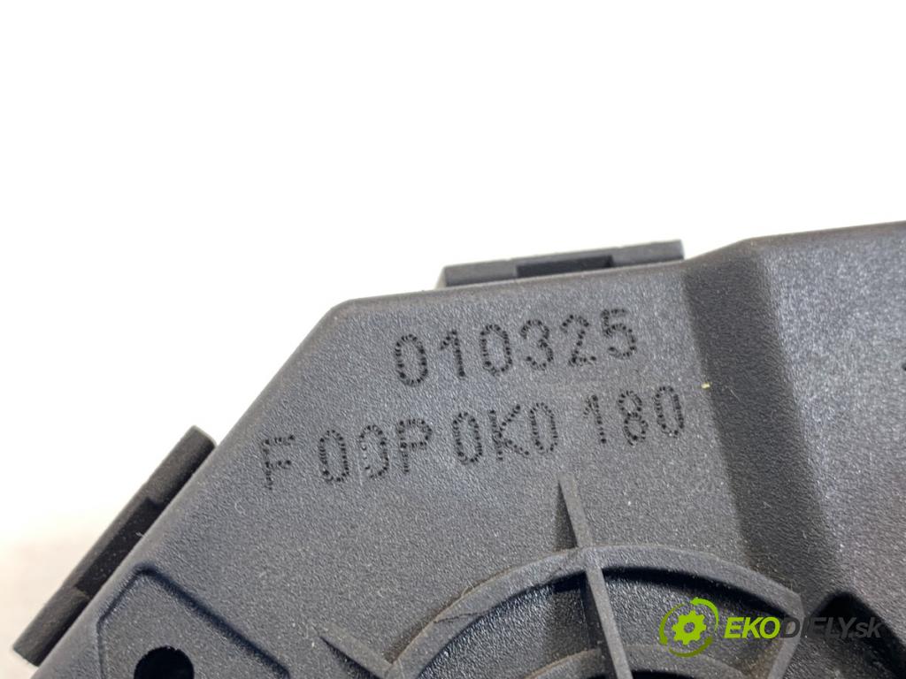 BMW E53 SUV 2001 170 kW 3.0 i 2979 zámok dverí zad 8408492