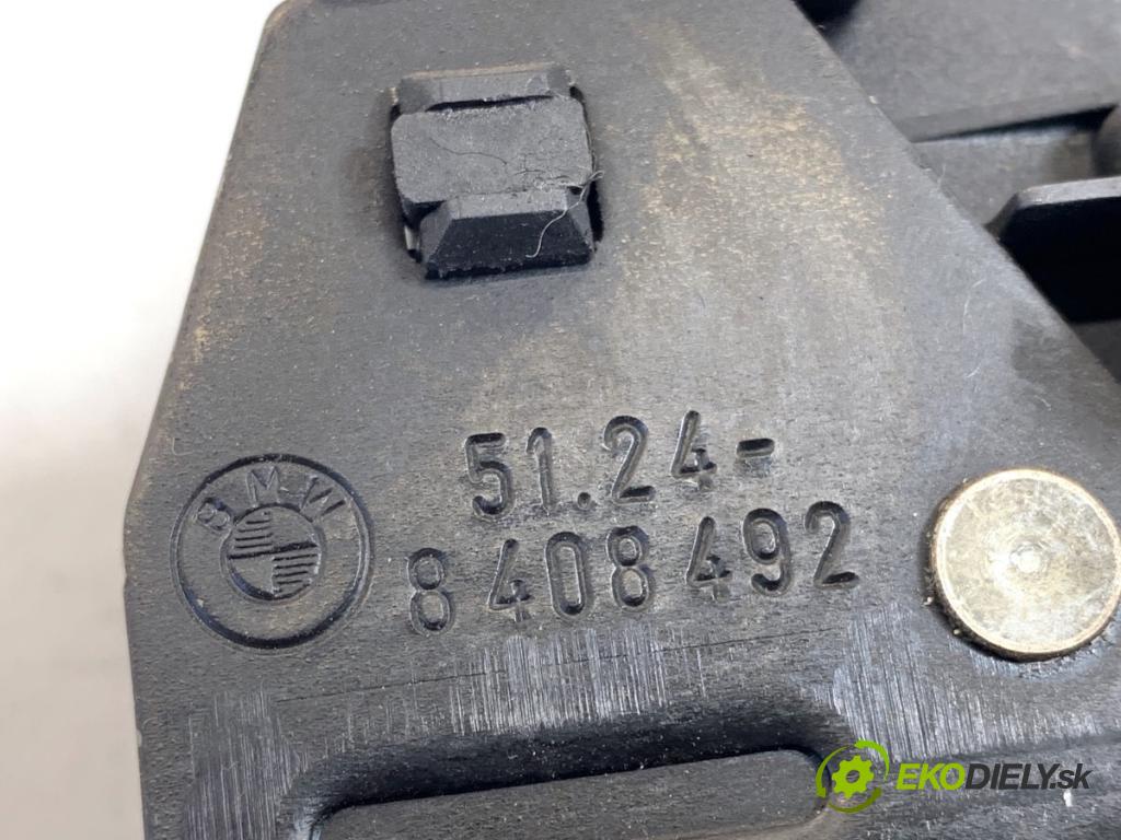 BMW E53 SUV 2001 170 kW 3.0 i 2979 zámok dveří zadní část 8408492