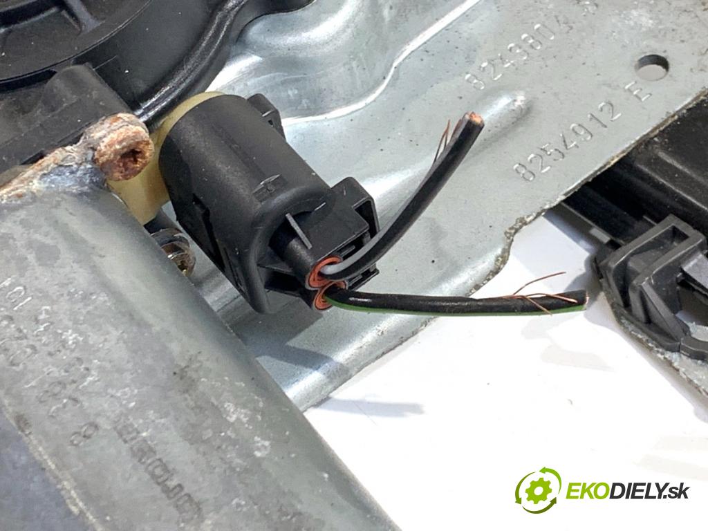 BMW E53 SUV 2001 170 kW 3.0 i 2979 Mechanizmus okna pravy predný 8381020