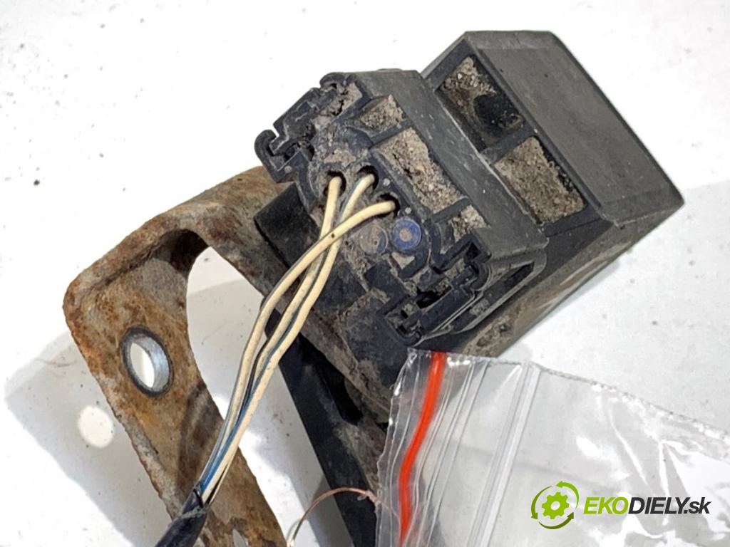 BMW E53 SUV 2001 170 kW 3.0 i 2979 snímač ÚROVEŇ: XENON zadní část levý 1093698