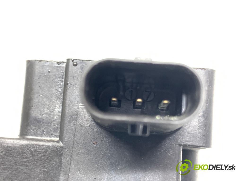 FORD FOCUS III Kombi 2016 92 kW 1.0 EcoBoost 998 cívka zapalovací CM5G-12A366-CB (Zážehová cívka)