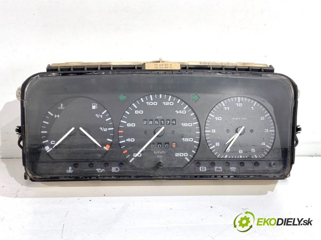 VW TRANSPORTER T4 Skrzynia 1994 57 kW 2.4 D 2370 prístrojovka 701919033DK (Přístrojová deska)