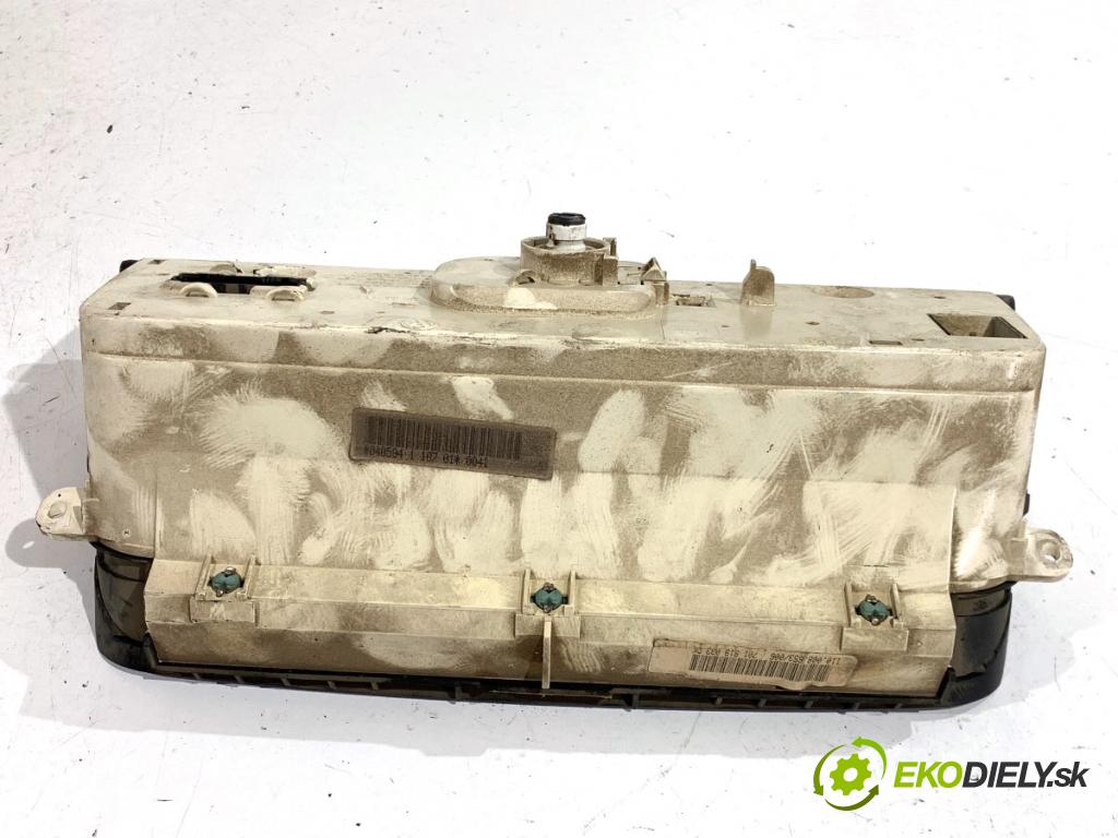 VW TRANSPORTER T4 Skrzynia 1994 57 kW 2.4 D 2370 prístrojovka 701919033DK (Přístrojová deska)