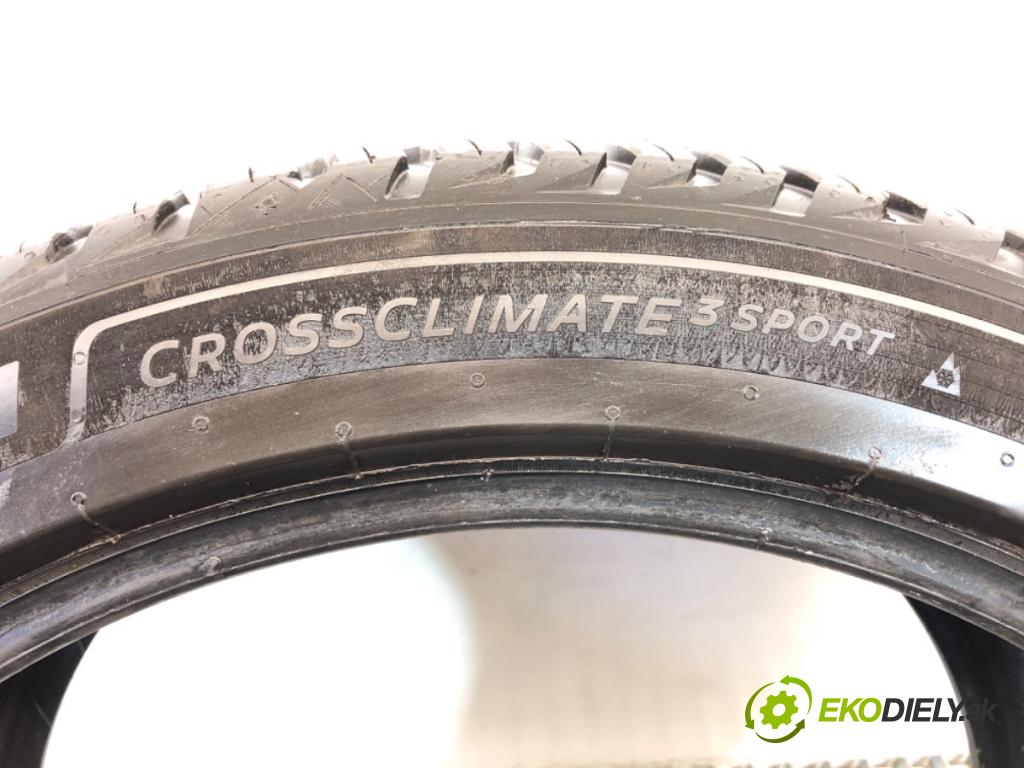 --- ---      PNEUMATIKA: zima 1X 245/40 19" MICHELIN