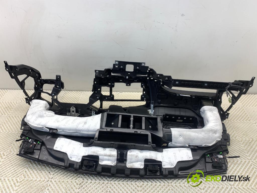 KIA CEED Kombi 2018 66 kW 1.4 CRDi 90 1396 Palubná doska  (Palubná doska)