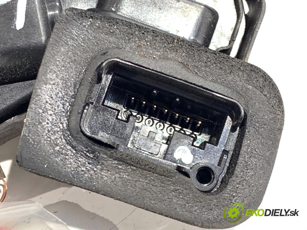 VW POLO V liftback 2012 44 kW 1.2 1198 zámok dveře levý zadní část 6R4839015