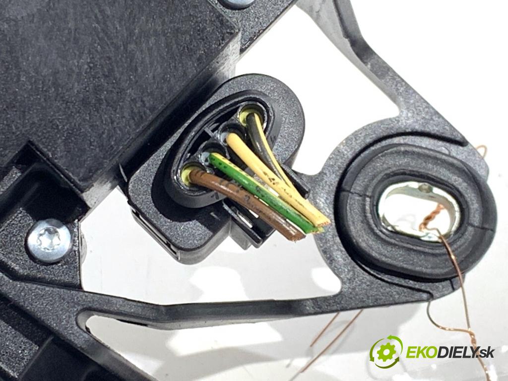 VW POLO V liftback 2012 44 kW 1.2 1198 Motor stieračov zad 5K6955711B