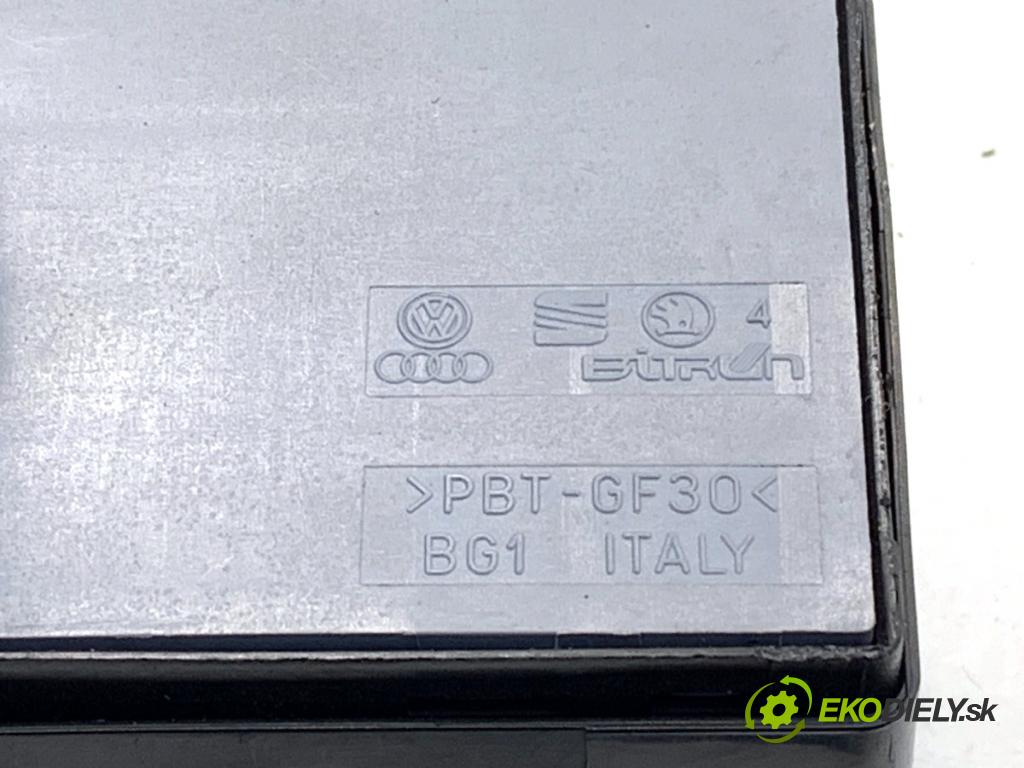 VW POLO V liftback 2012 44 kW 1.2 1198 Prepínač okien 6C0959857 (Prepínacie páčky pod volantom)