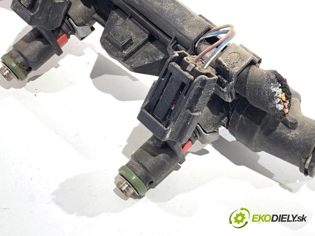 VW POLO V liftback 2012 44 kW 1.2 1198 lišta vstřikovací 03E133320A (Vstřikovací lišta)