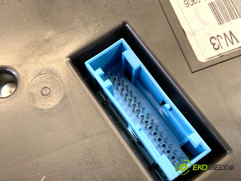 VW POLO V liftback 2012 44 kW 1.2 1198 prístrojovka 6R0920860J (Přístrojová deska)