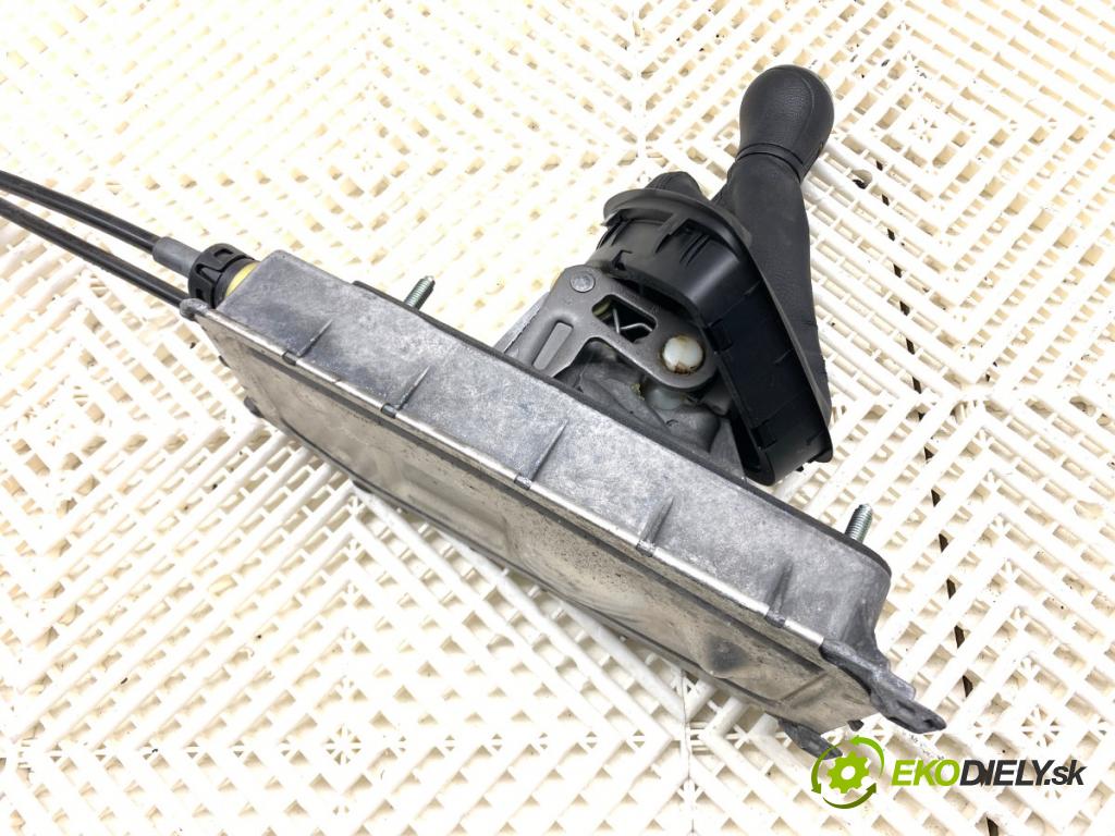 VW POLO V liftback 2012 44 kW 1.2 1198 Kulisa 6Q0711049CG (Rýchlostná páka (kulisa))