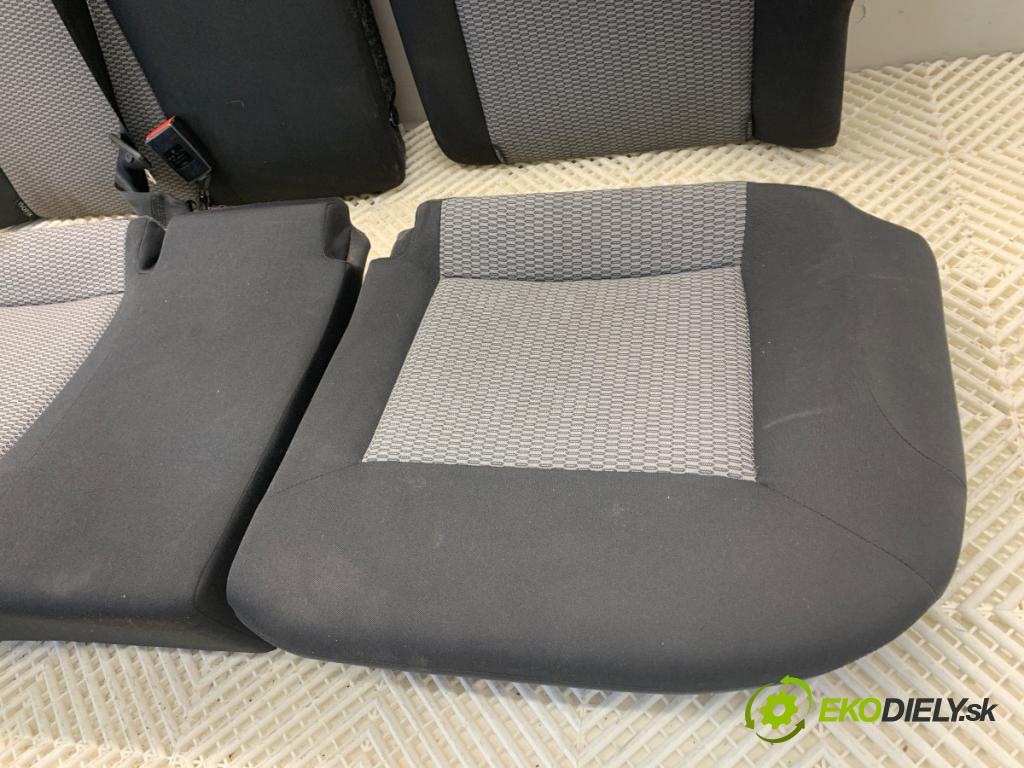 VW POLO V liftback 2012 44 kW 1.2 1198 Sedadlo druhý rad