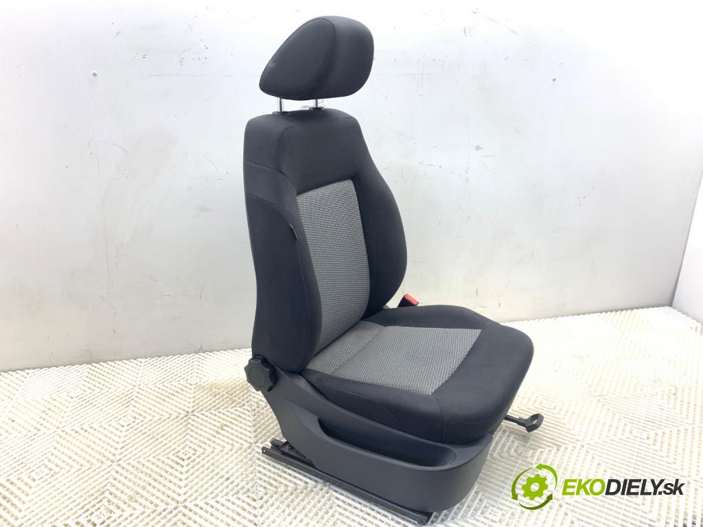 VW POLO V liftback 2012 44 kW 1.2 1198 sedadlo pravý přední část