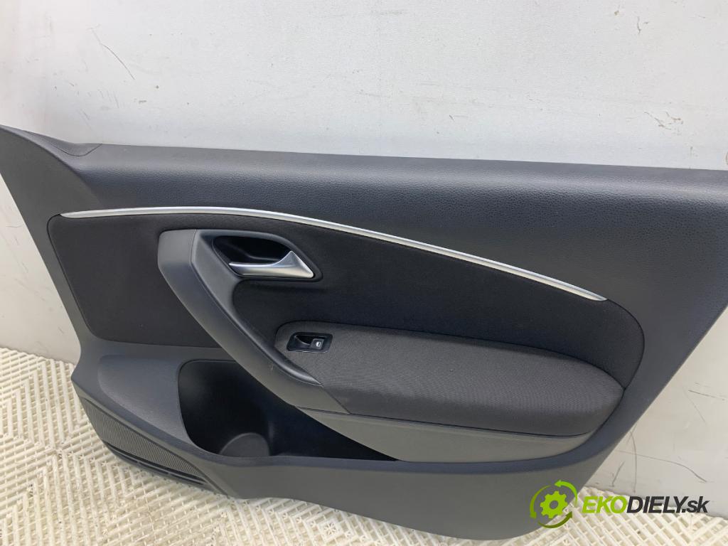 VW POLO V liftback 2012 44 kW 1.2 1198 čalúnenie Dvere pravy predný