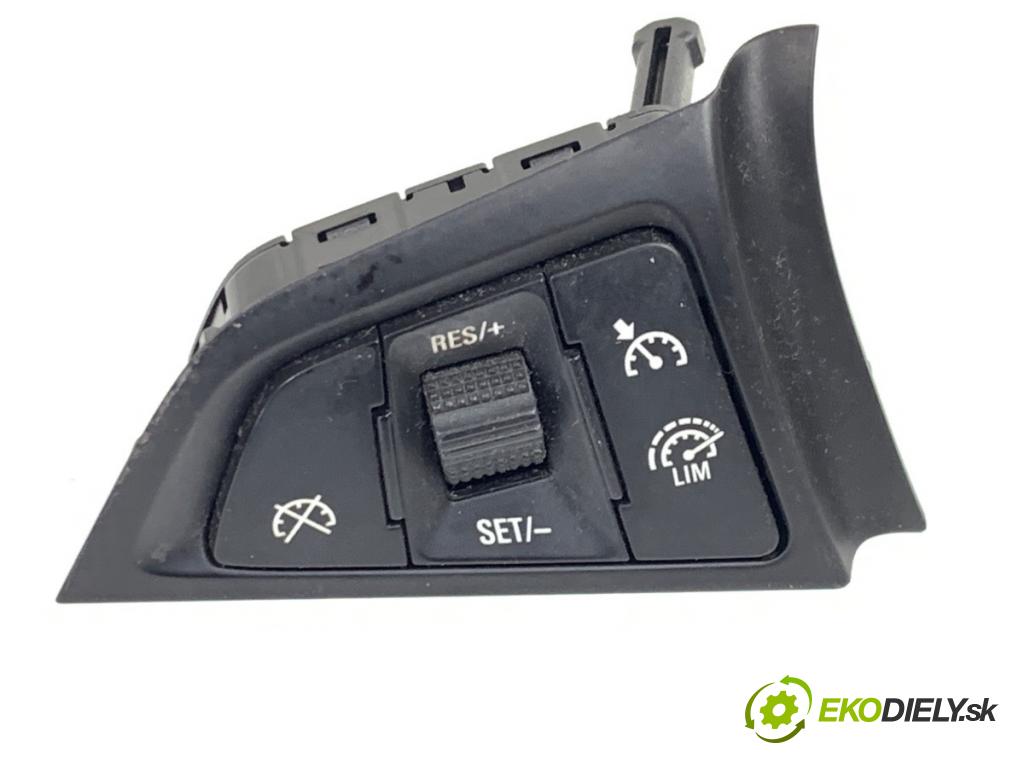 OPEL ASTRA J Kombi 2013 103 kW 1.4 LPG (35) 1364 SPÍNAČE: volantu 13268692 13268686