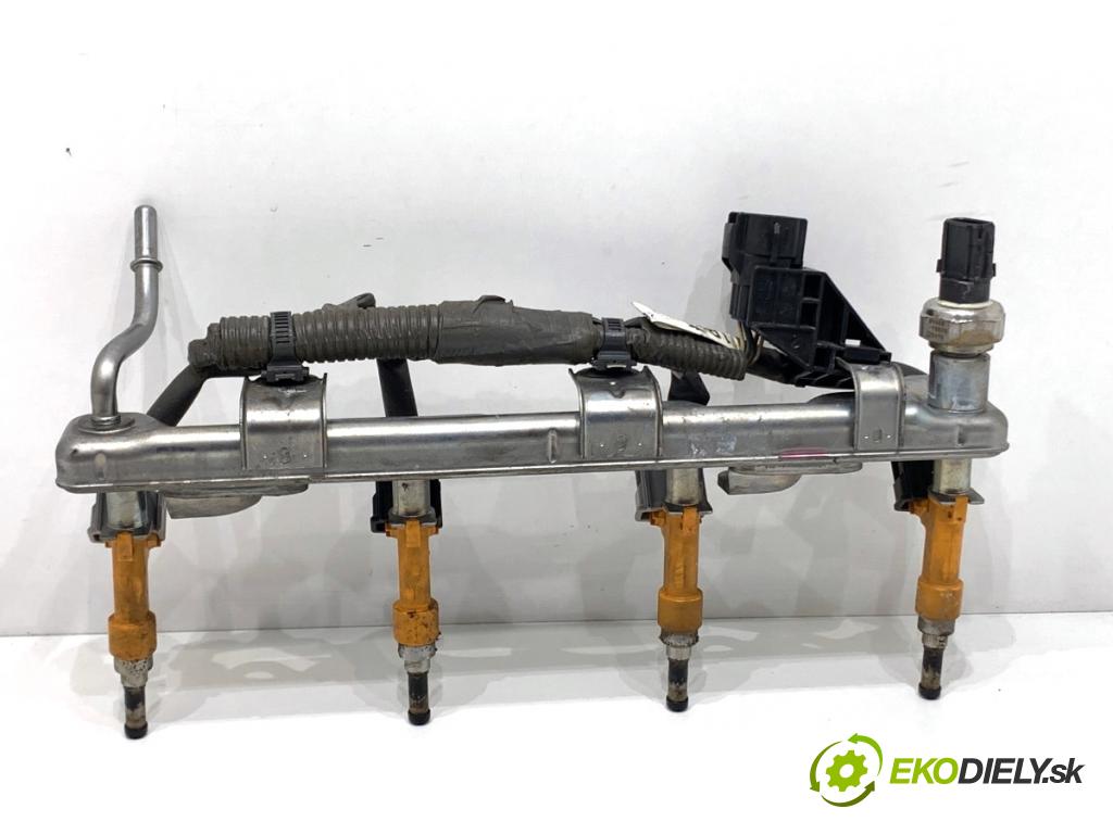 LEXUS IS sedan 2015 180 kW 200t (ASE30) 1998 Lišta vstrekovacia INJEKCIA: 23250-36020