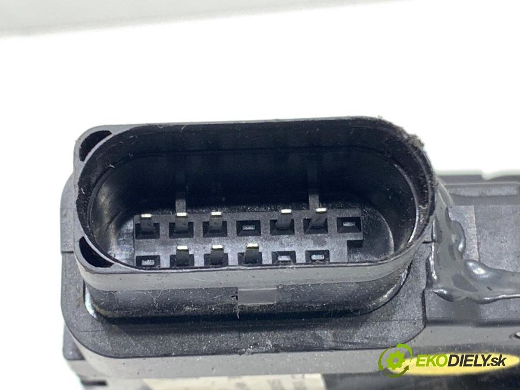 VW SHARAN nadwozie wielkoprzestrzenne (MPV) 2011 103 kW 2.0 TDI 1968 zámok Dvere ľavy zad 7N0839015B