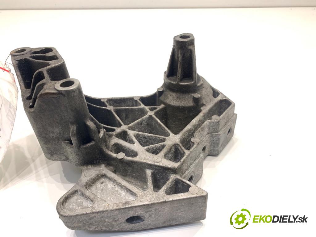 AUDI A3 8P liftback 2005 147 kW 2.0 TFSI quattro 1984 Držiak Motor 06F199207H