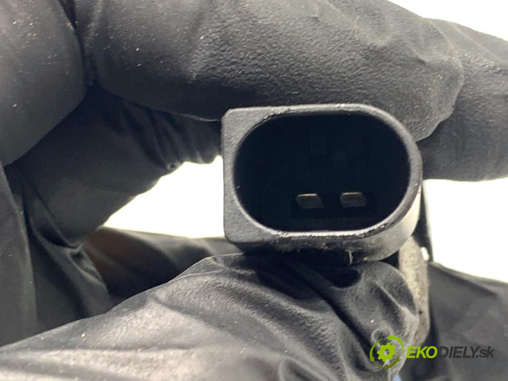 AUDI A3 8P liftback 2005 147 kW 2.0 TFSI quattro 1984 vstrekovač 06D133036D (Vstrekovač paliva)