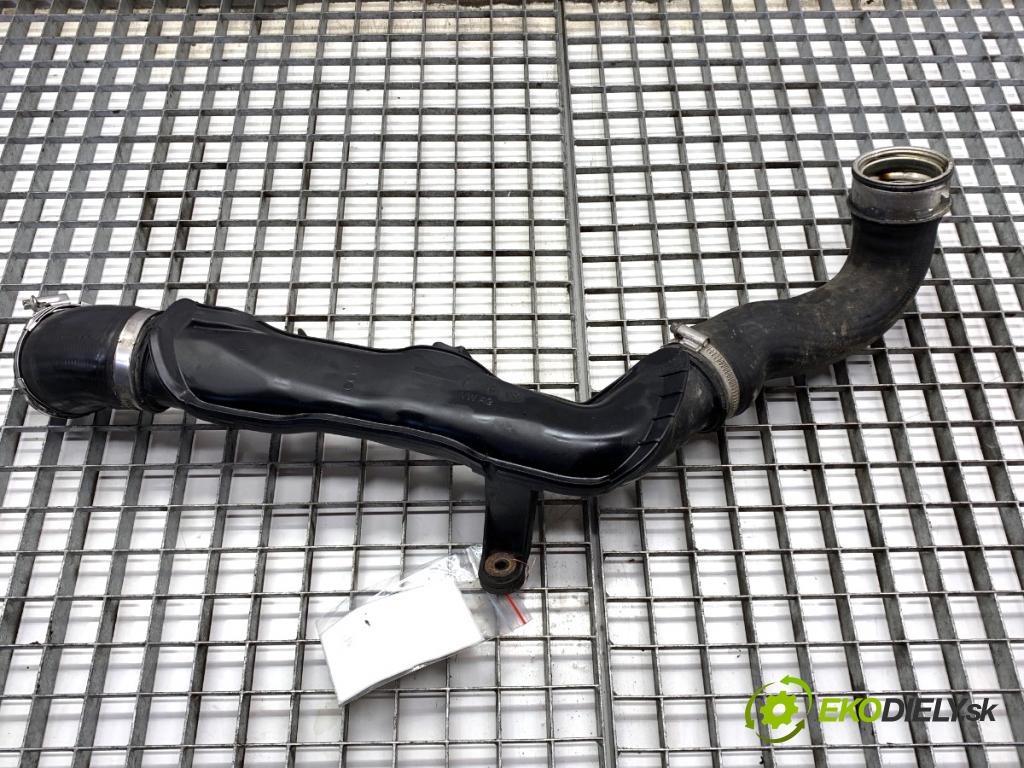 AUDI A3 8P liftback 2005 147 kW 2.0 TFSI quattro 1984 Rúra vzduchu 1K0145762AE