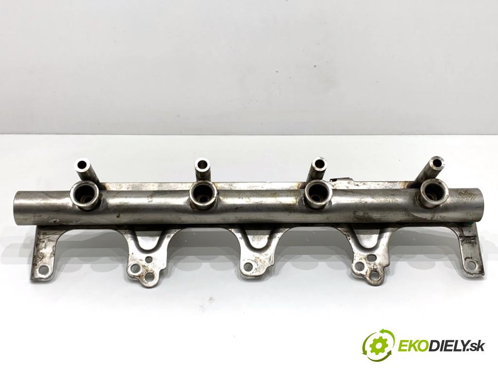 AUDI A3 8P liftback 2005 147 kW 2.0 TFSI quattro 1984 lišta vstřikovací 06F133317G (Vstřikovací lišta)