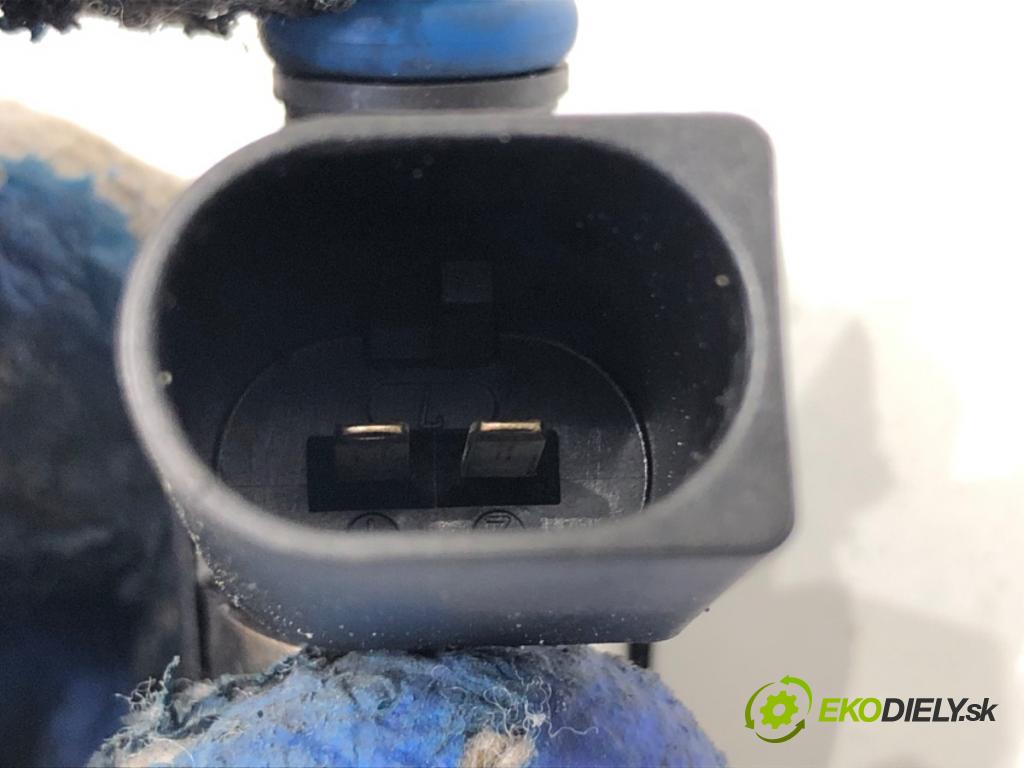 AUDI A3 8P liftback 2005 147 kW 2.0 TFSI quattro 1984 vstrekovač 0261500020 (Vstrekovač paliva)