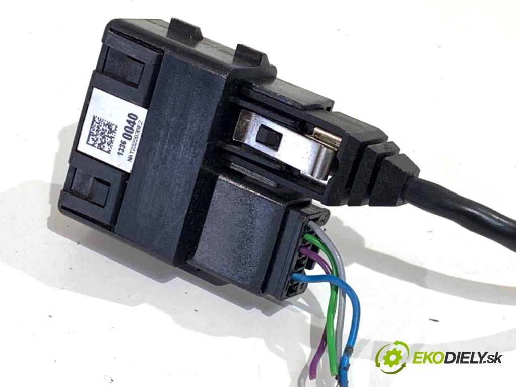 OPEL ASTRA J Kombi 2013 103 kW 1.4 LPG (35) 1364 HNÍZDO: USB 13360040