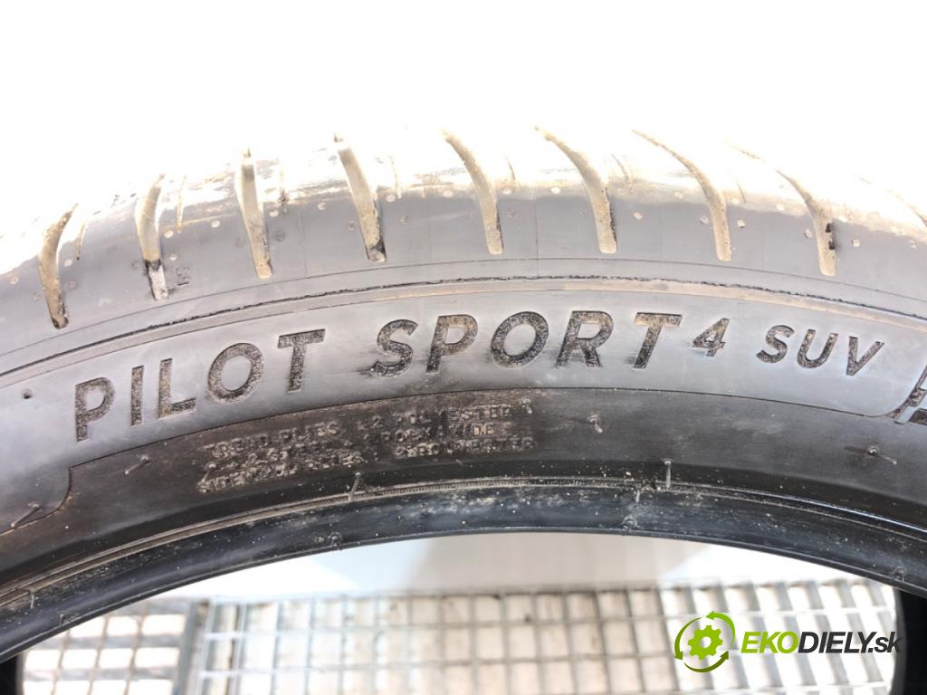 --- ---      PNEUMATIKA: 1X 255/40 21" MICHELIN