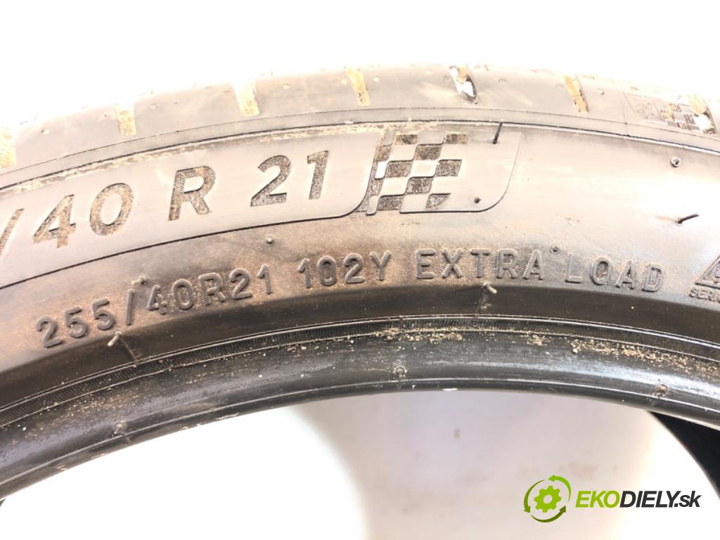 --- ---      PNEUMATIKA: 1X 255/40 21" MICHELIN