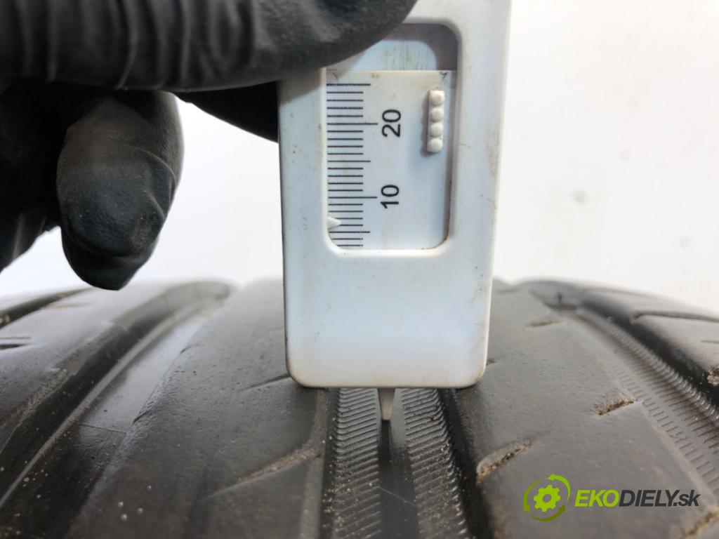 --- ---      PNEUMATIKA: 1X 255/40 21" MICHELIN