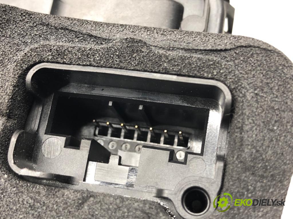 SKODA KODIAQ SUV 2019 110 kW 1.5 TSI 1495 zámok dveře levý zadní část 5TA839015E