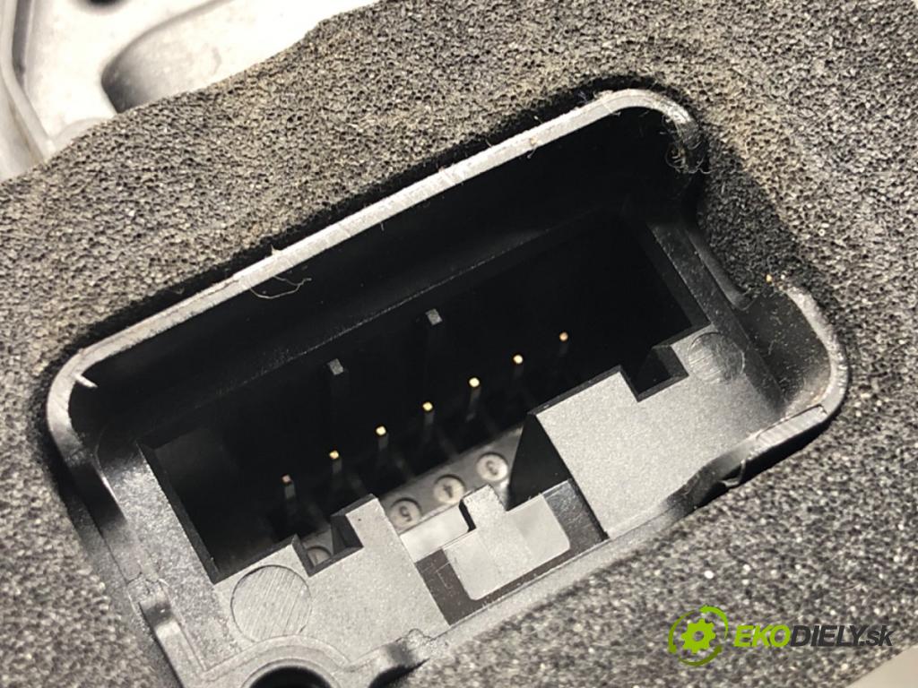 SKODA KODIAQ SUV 2019 110 kW 1.5 TSI 1495 zámok Dvere pravy predný 5TB837016A