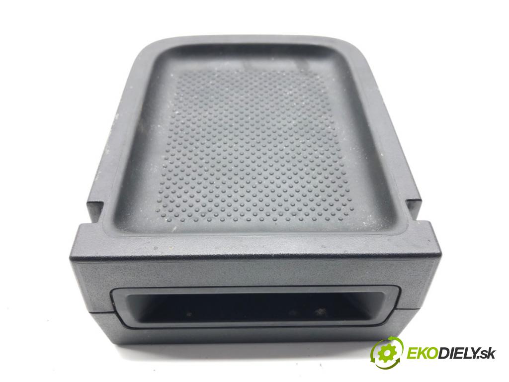 SKODA KODIAQ SUV 2019 110 kW 1.5 TSI 1495 držák na nápoje  (Držák nápojů)