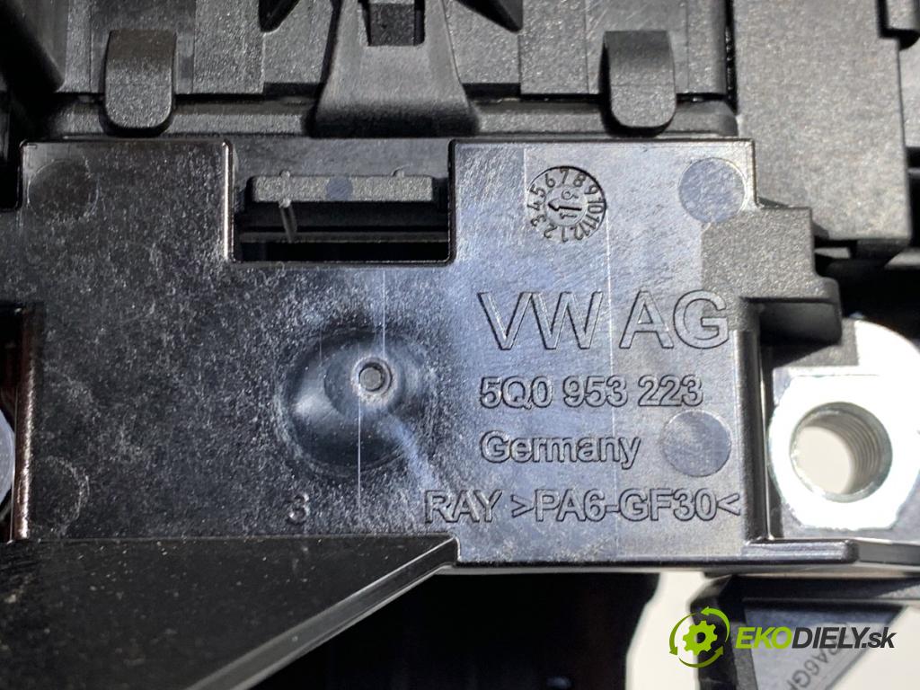 SKODA KODIAQ SUV 2019 110 kW 1.5 TSI 1495 Prepínač kombinovaný 5Q1953521AG (Prepínacie páčky pod volantom)