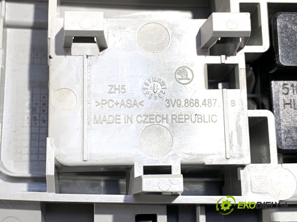 SKODA KODIAQ SUV 2019 110 kW 1.5 TSI 1495 Svetlo stropné 3V0868487