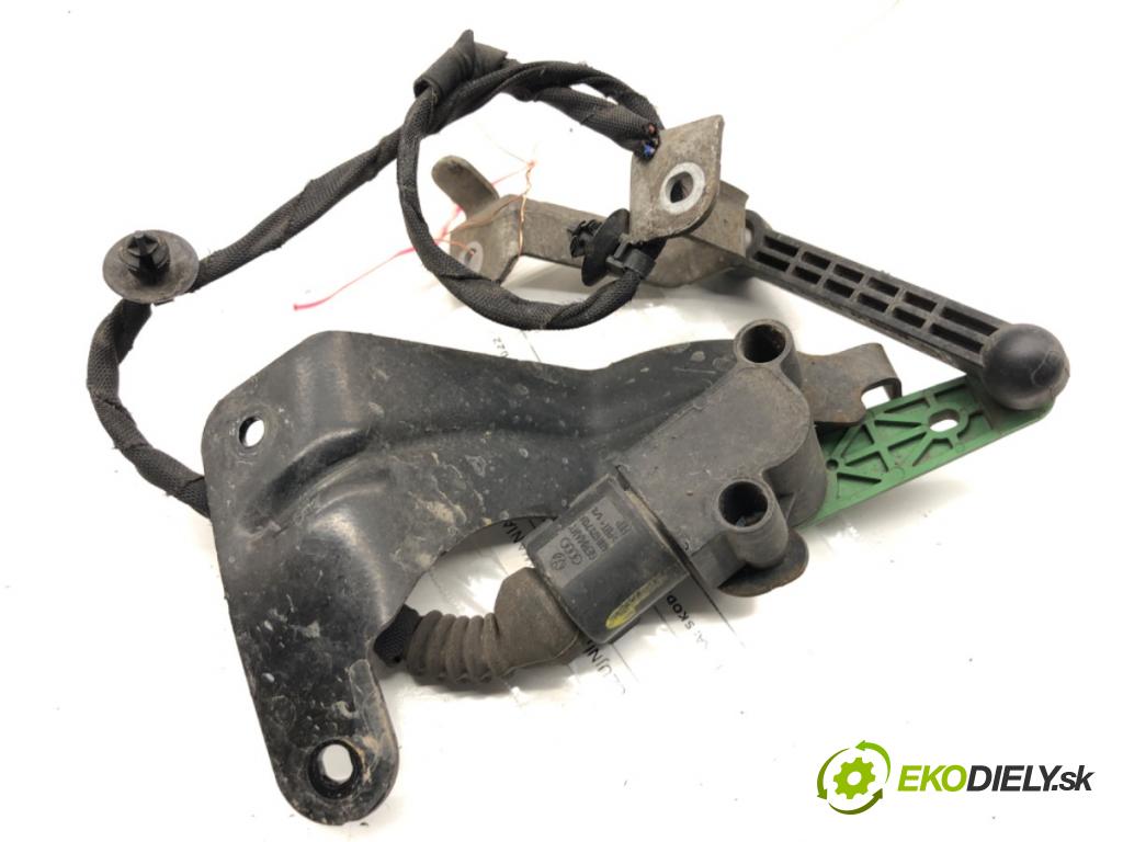 SKODA KODIAQ SUV 2019 110 kW 1.5 TSI 1495 snímač ÚROVEŇ: XENON zadní část levý 