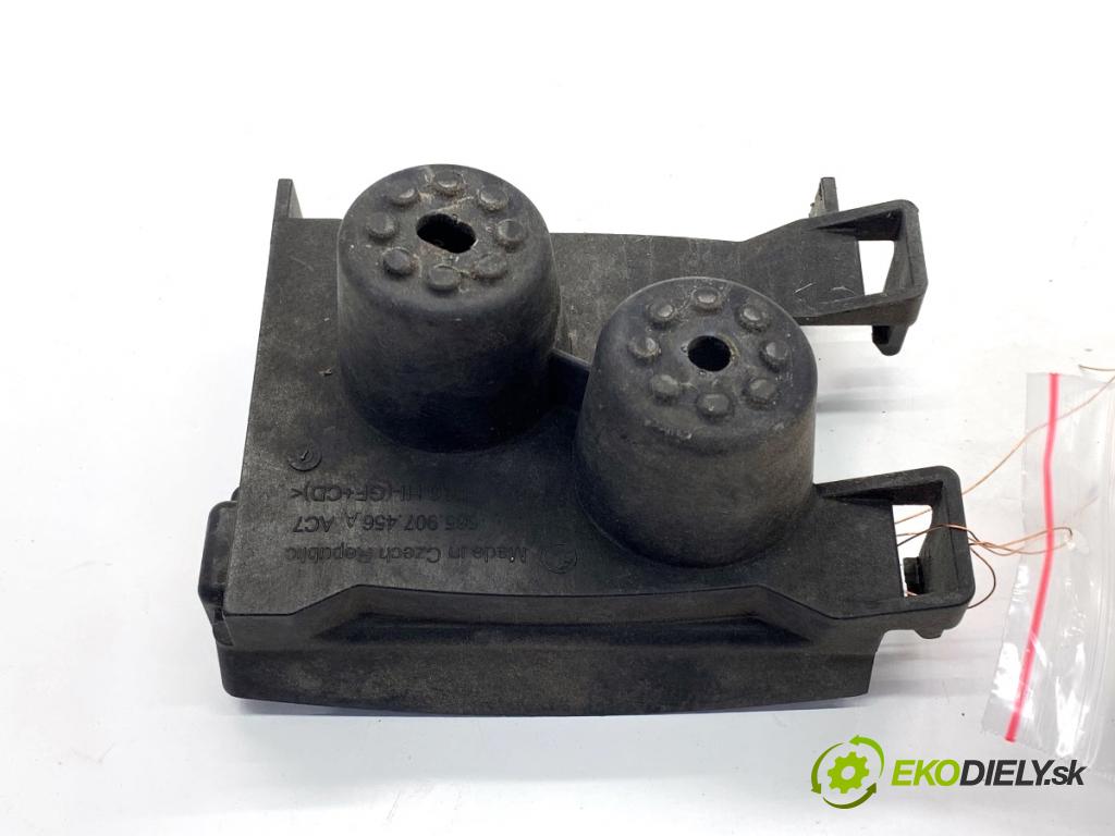 SKODA KODIAQ SUV 2019 110 kW 1.5 TSI 1495 držák uchycení RADAR pravý 565907456A