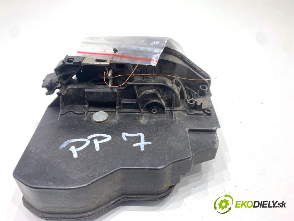 BMW E60 sedan 2004 170 kW 530 i 2979 zámok Dvere pravy predný 7154628