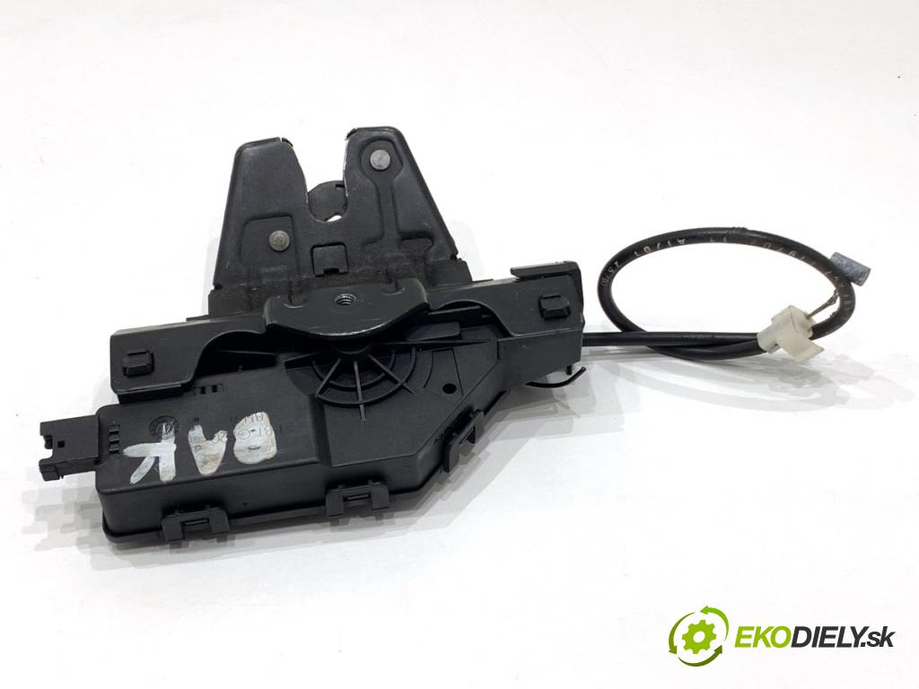 BMW E60 sedan 2004 170 kW 530 i 2979 zámok dverí zad 7840617