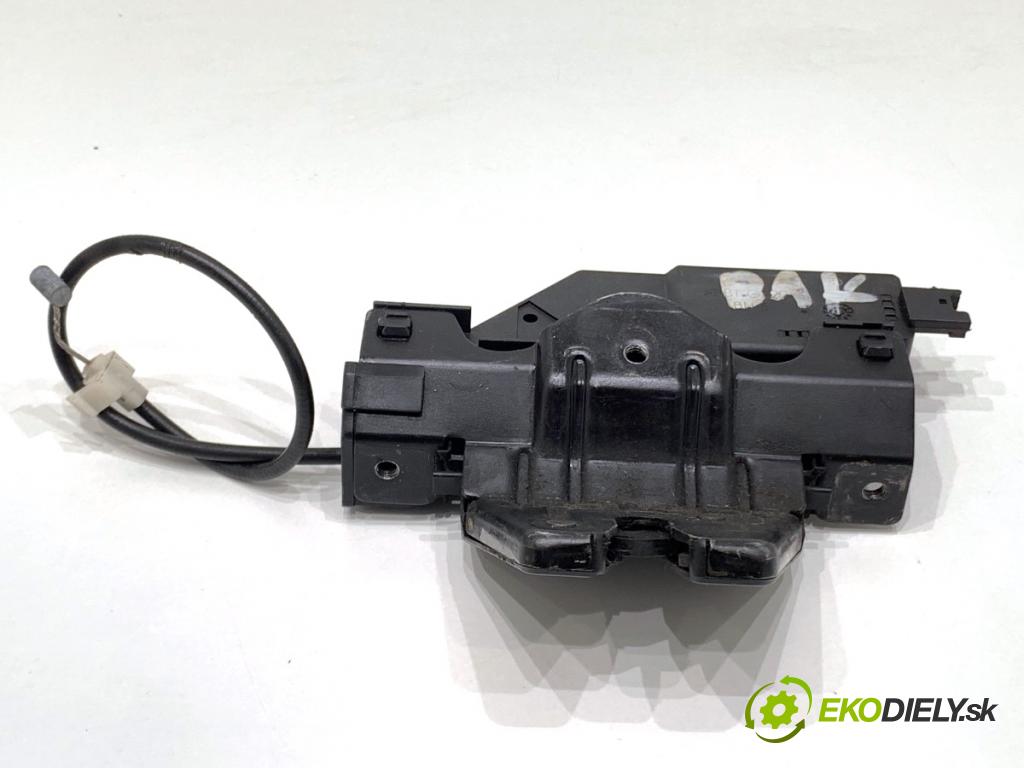 BMW E60 sedan 2004 170 kW 530 i 2979 zámok dverí zad 7840617