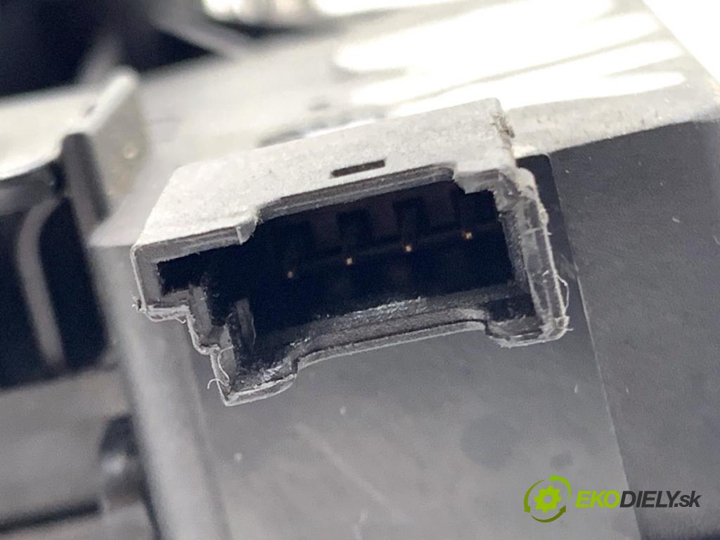 BMW E60 sedan 2004 170 kW 530 i 2979 zámok dverí zad 7840617