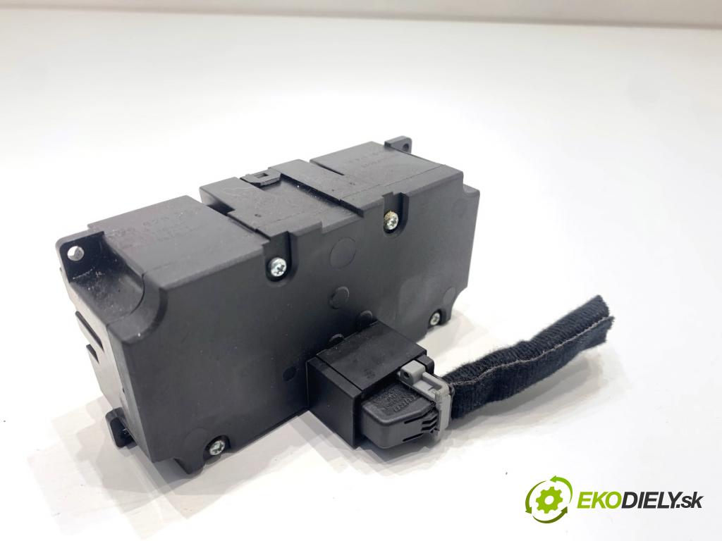 BMW E60 sedan 2004 170 kW 530 i 2979 Spínač svetiel 6925286