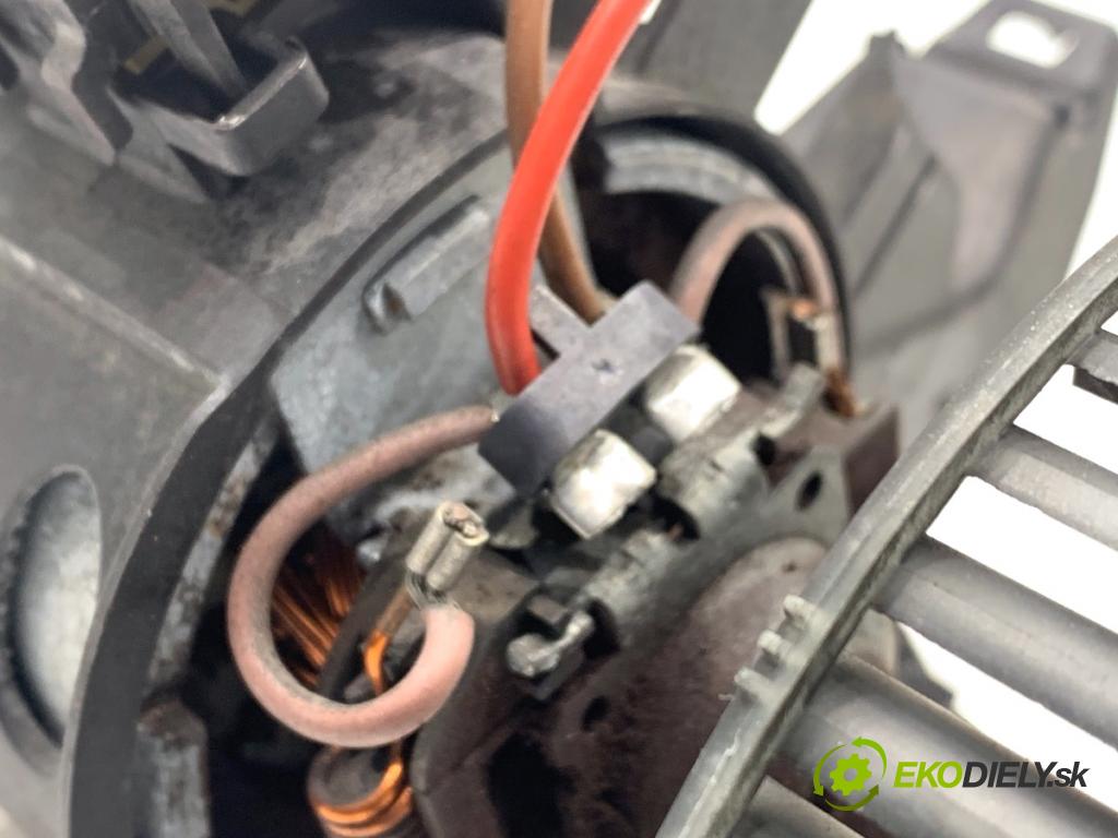 BMW E60 sedan 2004 170 kW 530 i 2979 ventilátor kúrenia