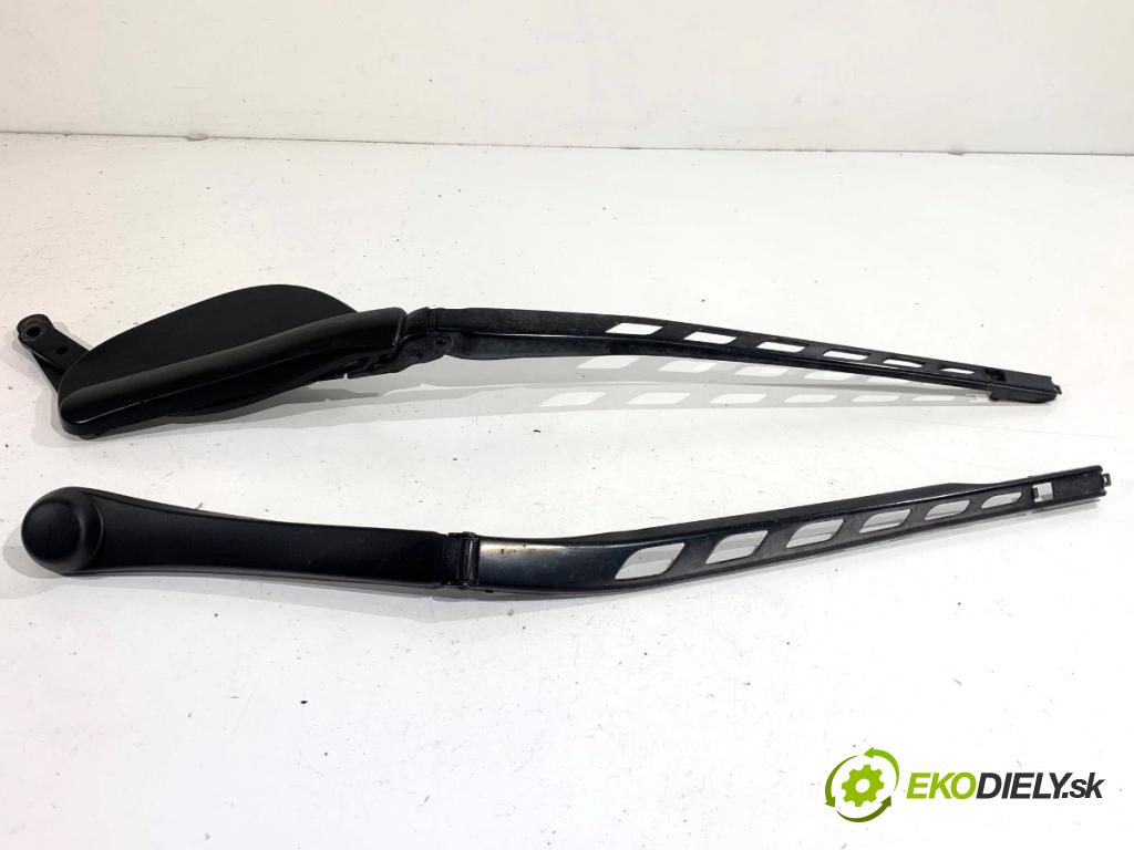 BMW E60 sedan 2004 170 kW 530 i 2979 Rameno stierače predný 7035103