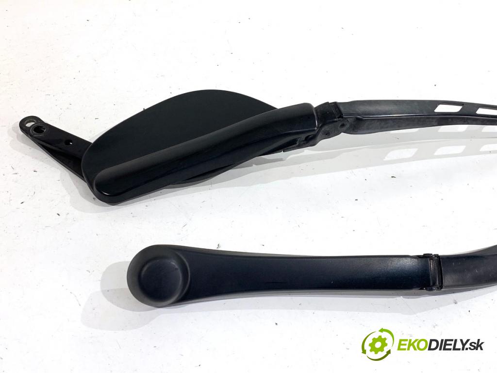 BMW E60 sedan 2004 170 kW 530 i 2979 Rameno stierače predný 7035103